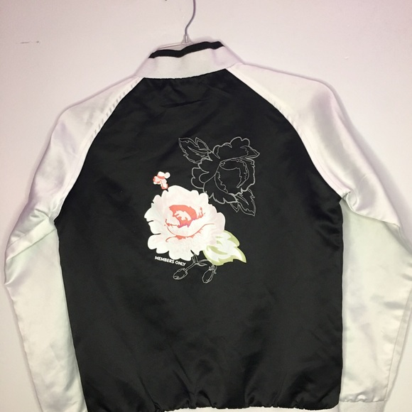 ✨Rose Jacket✨ - Picture 2 of 2